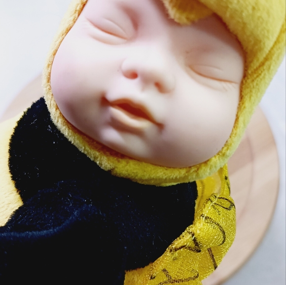 Anne Geddes Baby Bee - Picture 6 of 6